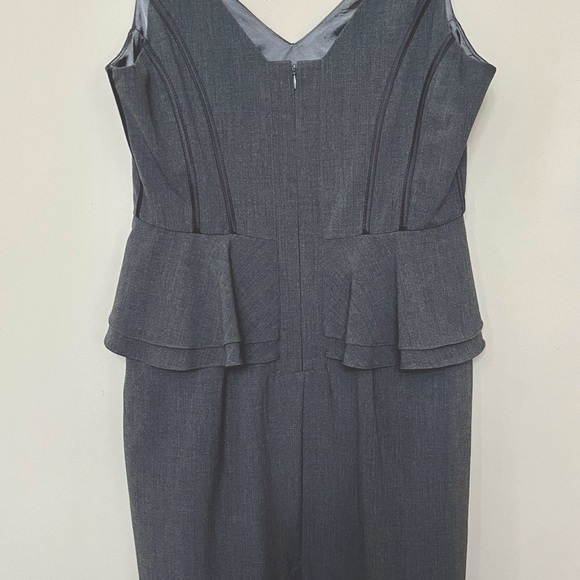 New York and Company NY&C Sleeveless V-neck Grey Lined Back Zipper Dress Size 6 - Picture 2 of 16